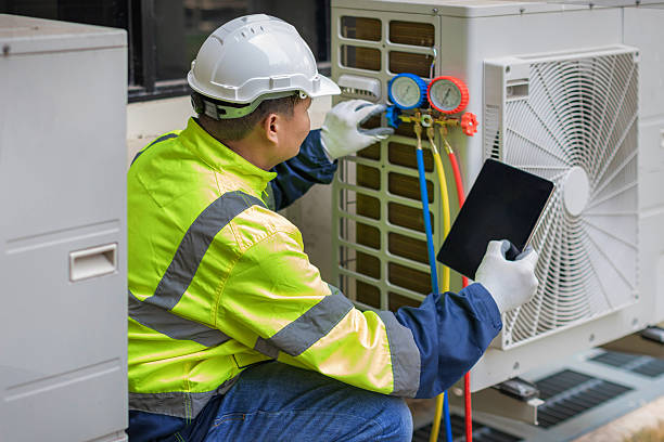Professional Hvac Installation technician working in Commercial Point, OH